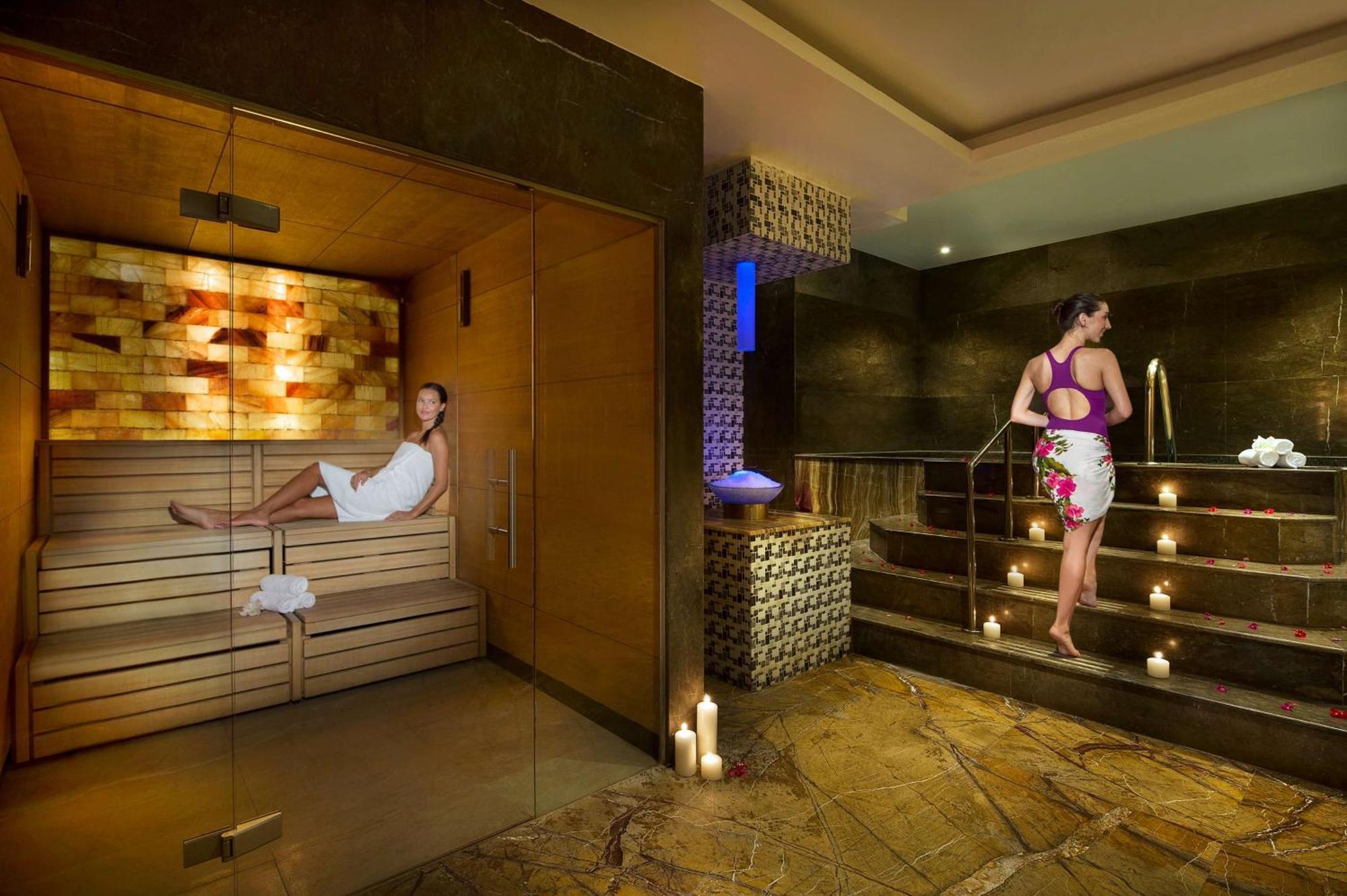 马里安岛希尔顿逸林Spa度假酒店 拉斯阿尔卡麦 外观 照片 A spa at a hotel