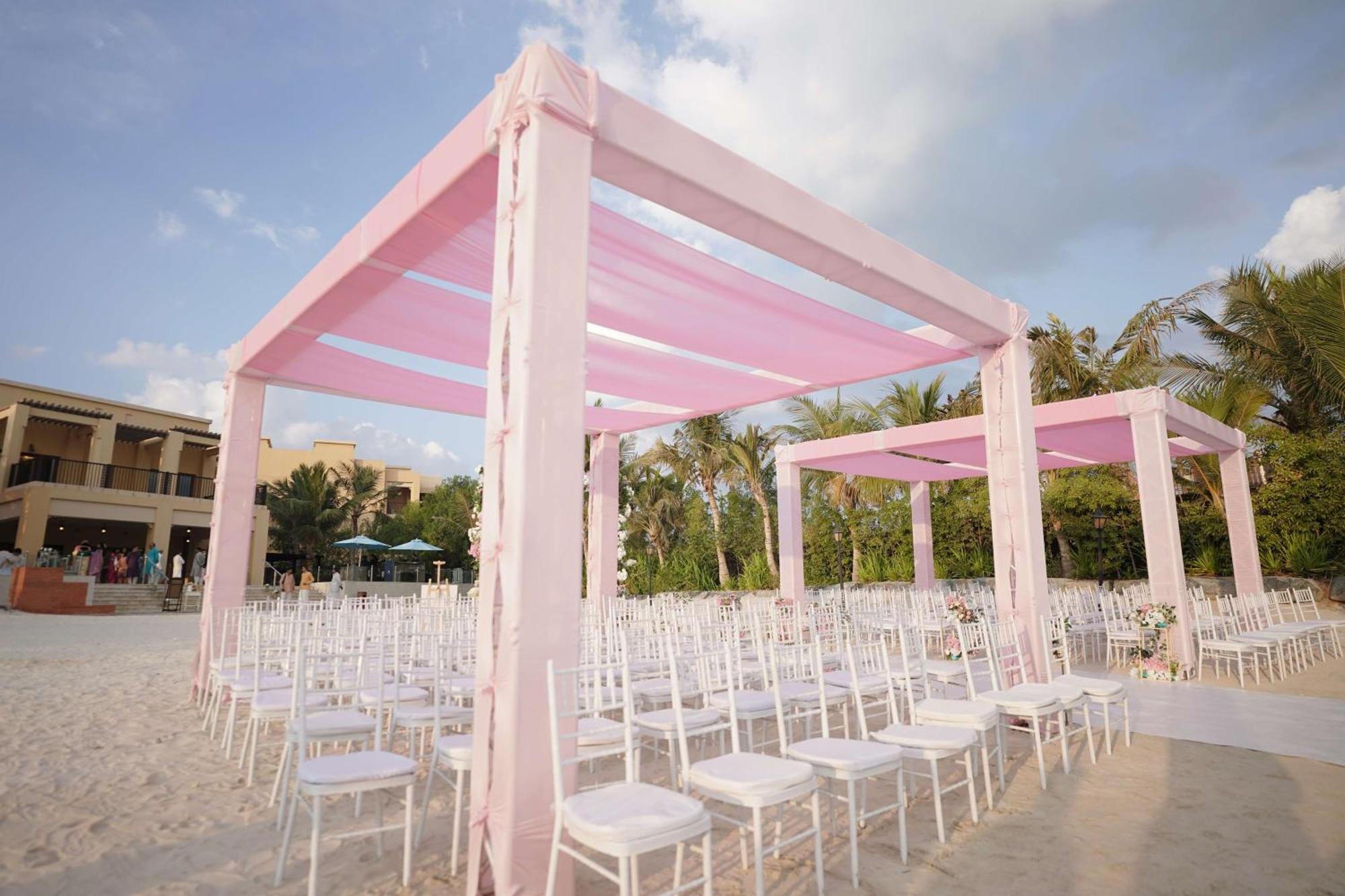 马里安岛希尔顿逸林Spa度假酒店 拉斯阿尔卡麦 外观 照片 A beach wedding in Cancun, Mexico